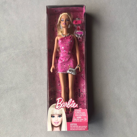 Barbie ~ Sparkly Pink Dress with Accessories ~ Brand New!